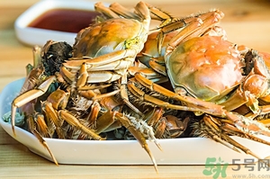 吃大閘蟹配什么酒好？大閘蟹和什么酒搭配最好吃
