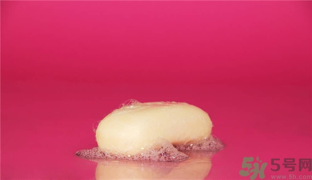 甘油直接擦臉好嗎？甘油可以直接涂臉上嗎？