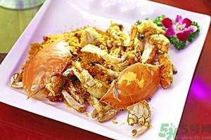 吃大閘蟹配什么酒好？大閘蟹和什么酒搭配最好吃