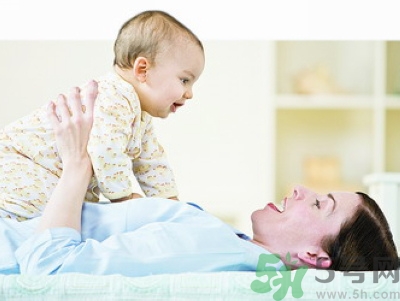 母乳喂養(yǎng)的好處有哪些？母乳喂養(yǎng)怎么知道寶寶吃飽了沒？