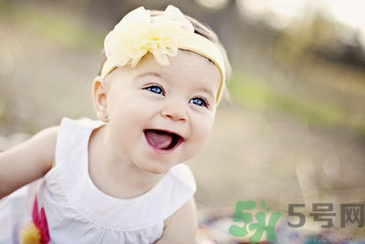 給寶寶斷奶寶寶哭的厲害怎么辦？給寶寶斷奶的正確方法