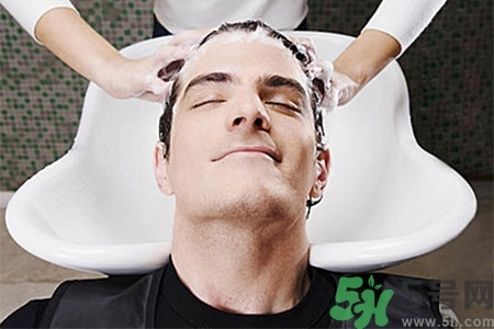 掉頭發(fā)用鹽水洗頭管用嗎？掉頭發(fā)能用鹽水洗頭嗎？