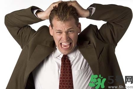 頭發(fā)油膩掉發(fā)怎么辦？頭發(fā)油膩掉發(fā)怎么回事？