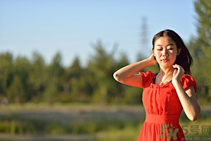 頭發(fā)枯黃稀少怎么辦？頭發(fā)又黃又少怎么辦？