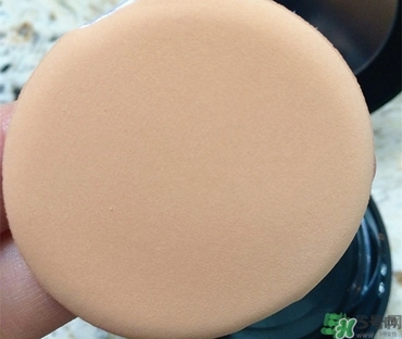 vant氣墊cc黑色和白色哪款好？vant36.5氣墊cc黑色和白色區(qū)別