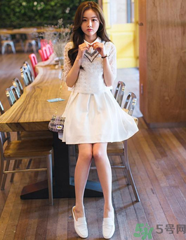 十月份可以穿裙子嗎？十月份穿什么衣服合適？