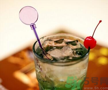 孕婦能喝碳酸飲料嗎？孕婦喝碳酸飲料對胎兒有影響嗎？