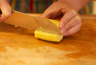 新鮮玉米怎么剝粒？怎么剝新鮮玉米？