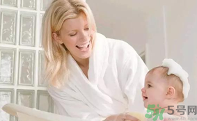 秋天寶寶需要每天洗澡嗎？秋天寶寶多久洗一次澡？