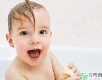 秋天寶寶需要每天洗澡嗎？秋天寶寶多久洗一次澡？