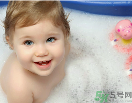 秋天寶寶需要每天洗澡嗎？秋天寶寶多久洗一次澡？