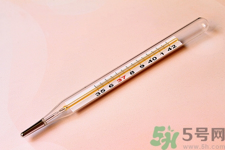 低燒不退是什么原因?低燒不退怎么物理降溫 低燒不退是什么原因?低燒不退怎么物理降溫