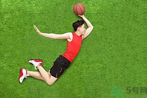 打籃球腰扭傷了怎么辦？打籃球腰閃了怎么辦？