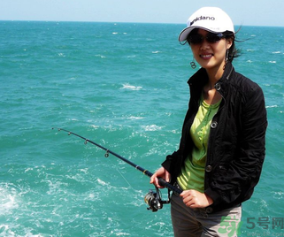 秋天釣魚用腥還是香？秋天釣魚用什么味型餌料？