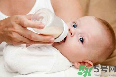 寶寶不吃藥可以加在奶里面嗎？寶寶不吃藥怎么喂比較好？