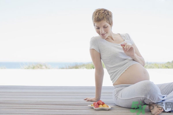 孕婦能喝碳酸飲料嗎？孕婦喝碳酸飲料對胎兒有影響嗎？