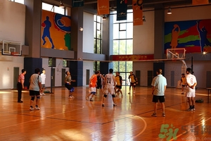 打籃球腿抽筋怎么辦？打籃球小腿抽筋怎么辦？