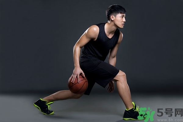 打籃球腰扭傷了怎么辦？打籃球腰閃了怎么辦？