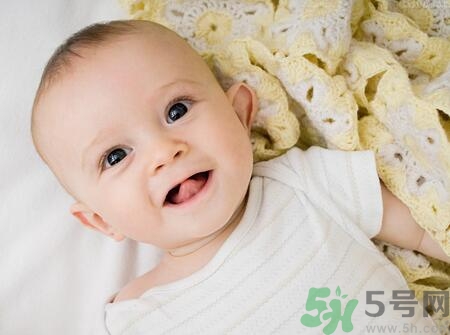 秋季寶寶穿什么衣服？秋天寶寶穿衣注意事項(xiàng)