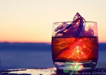 孕婦能喝碳酸飲料嗎？孕婦喝碳酸飲料對胎兒有影響嗎？