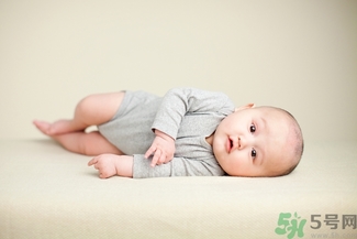 新生兒肚臍眼出血怎么辦？新生兒肚臍脫落會(huì)疼嗎？