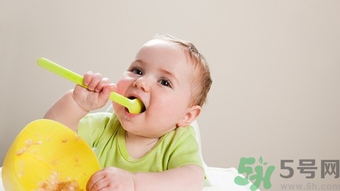 新生兒濕疹可以用爐甘石洗劑嗎？新生兒濕疹的護(hù)理措施