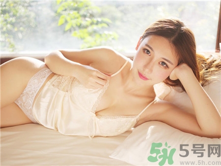 處女第一次緊張?jiān)趺崔k？處女第一次都會(huì)出血嗎？