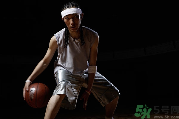 打籃球腿抽筋怎么辦？打籃球小腿抽筋怎么辦？