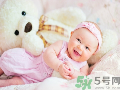 新生兒冬天蓋什么被子？新生兒蓋被子蓋到什么位置？