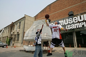 打籃球崴腳了怎么快速恢復(fù)？打籃球腳崴了腫了怎么辦？