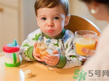 怎么判斷寶寶積食？寶寶積食吃什么食物好？