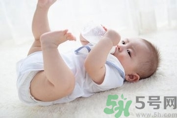 什么季節(jié)斷奶對(duì)寶寶好？如何給寶寶斷奶？