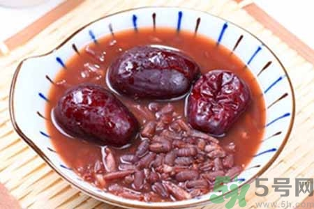 寒露手腳冰涼喝什么好？手腳發(fā)涼喝三紅湯有什么好處？