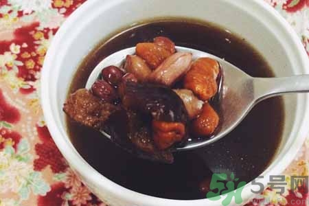 寒露手腳冰涼喝什么好？手腳發(fā)涼喝三紅湯有什么好處？