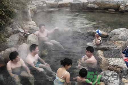 血糖高的人可以泡溫泉嗎？血糖高的人泡溫泉需要注意什么？