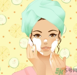 敷完面膜要用洗面奶洗臉嗎？敷完面膜可以用清水洗臉嗎？