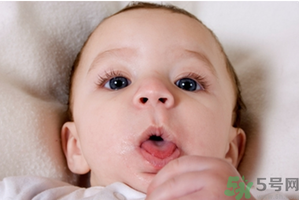 秋天嬰兒穿什么衣服？嬰兒秋天穿什么衣服？