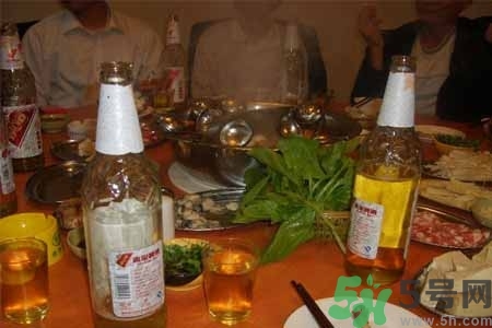 吃火鍋能喝啤酒嗎？吃火鍋喝啤酒對(duì)身體好嗎？