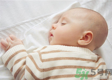 十月份寶寶穿什么衣服？十月份嬰兒穿什么衣服？