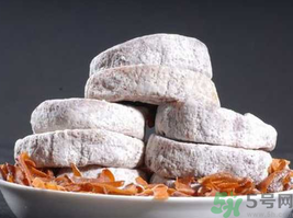 柿餅上的白霜是果肉里折出的什么糖？柿餅上的白霜是什么糖？