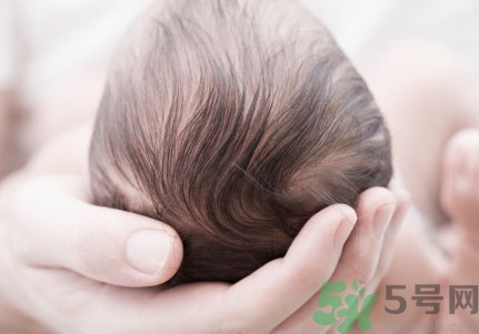 寶寶頭垢是如何產(chǎn)生的？寶寶頭垢怎么去掉？