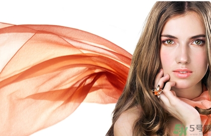 十月份可以戴圍巾嗎？十月份可以戴絲巾嗎？