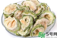 新鮮苦瓜片和干苦瓜片泡水哪個好？苦瓜片泡水喝的功效