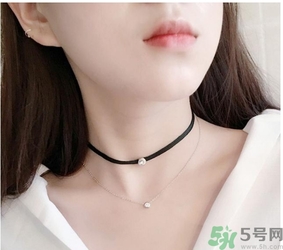 choker項(xiàng)鏈怎么搭配衣服？choker蕾絲項(xiàng)鏈搭配