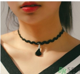 choker項(xiàng)鏈怎么搭配衣服？choker蕾絲項(xiàng)鏈搭配