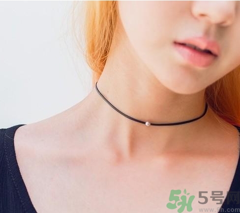 choker項(xiàng)鏈怎么搭配衣服？choker蕾絲項(xiàng)鏈搭配