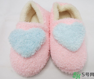 十月份坐月子穿什么鞋？10月份坐月子穿什么鞋？