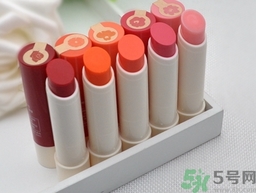 悅詩風(fēng)吟花瓣唇膏色號 悅詩風(fēng)吟花瓣唇膏試色圖 悅詩風(fēng)吟花瓣唇膏色號 悅詩風(fēng)吟花瓣唇膏試色圖