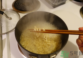 辛拉面是哪個(gè)國(guó)家的？辛拉面怎么煮好吃？