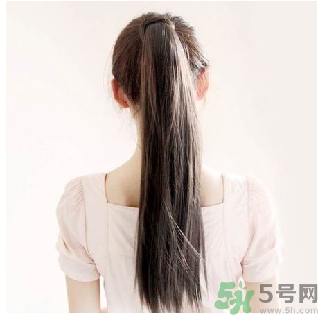 冬天頭發(fā)炸毛怎么辦？冬天頭發(fā)怎么樣減少靜電？